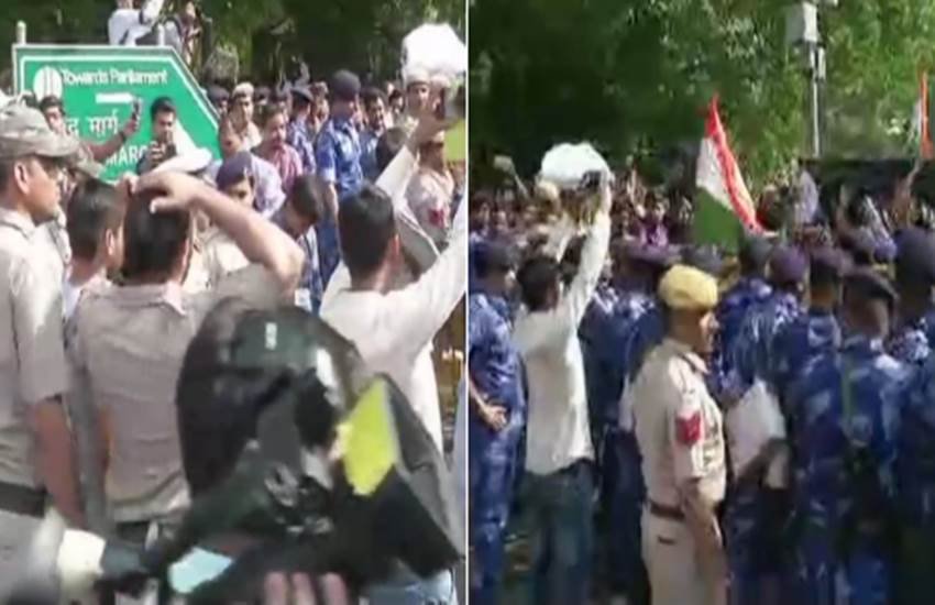 लाठीचार्ज के बाद दिल्ली पुलिस ने छात्रों को हिरासत में ले लिया। ग्रेजुएट लेवल की परीक्षा में धांधली की बात कहते हुए छात्र निष्पक्ष जांच की मांग कर रहे थे। संसद मार्ग के अलावा कनॉट प्लेस पर भी छात्र प्रदर्शन के लिए जुटे थे। (फोटो सोर्स-एएनआई)