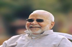 चिन्मयानंद से रेप केस हटाएगी योगी सरकार: जनता के तंज- उन्हें मंत्री भी बना दो, खुद जज बन जाओ