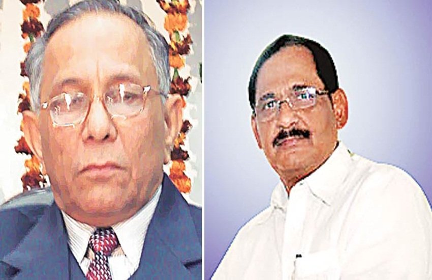 विश्व हिन्दू परिषद के चुने गए नए अध्यक्ष जस्टिस वी सदाशिव कोकजे (बाएं) और निवर्तमान अध्यक्ष राघव रेड्डी (दाएं)।