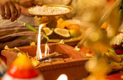 तिलक की रस्म में आई महिलाओं पर फेंका फूल तो हुआ बवाल, हंगामे में दूल्हे के भाई की हत्या