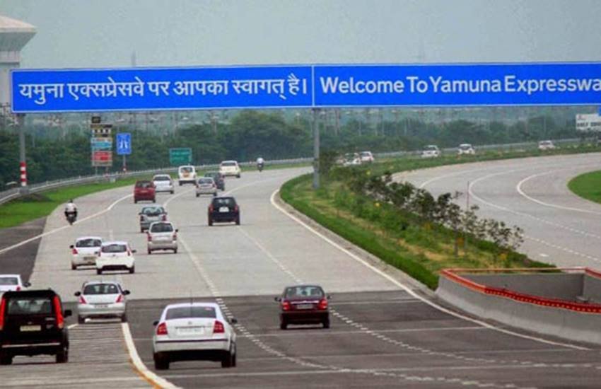 e-challan, yamuna express way, frequent accidents, accidents reduced, speed controll, speed, vehicles, national news in hindi, world news in hindi, international news in hindi, political news, hindi news, world news, jansatta