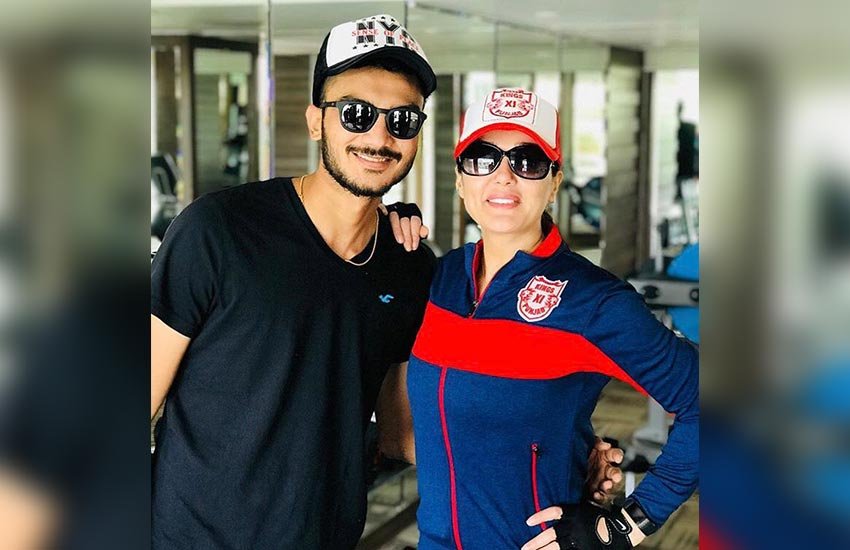 अक्षर पटेल और प्रीति जिंटा। (Photo Courtesy: Twitter)
