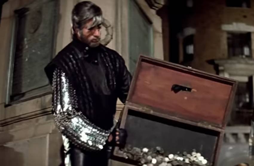 Aishwarya Rai Bachchan, Amitabh Bachchan, Anushka Sharma, Deepika Padukone, Kareena Kapoor Khan, Madhuri Dixit, Vivek Oberoi, Heaviest Costumes, Heaviest Costumes in bollywood, Heaviest Costumes of actress, Heaviest Costumes pics, Heaviest Costumes photos, Heaviest Costumes in films, Heaviest Costumes of stars, photo gallery