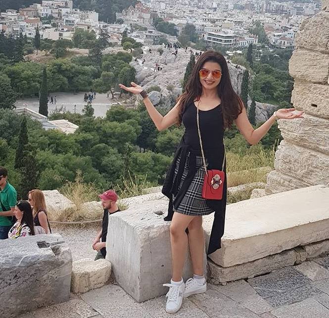 shrimant rajkumari bhagyashree raje patwardhan, bhagyashree photos in 49 age, bhagyashree movies, bhagyashree photos, bhagyashree hot photos, bhagyashree holidays, bhagyashree trips