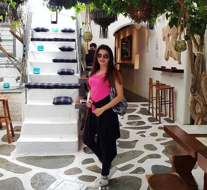 shrimant rajkumari bhagyashree raje patwardhan, bhagyashree photos in 49 age, bhagyashree movies, bhagyashree photos, bhagyashree hot photos, bhagyashree holidays, bhagyashree trips