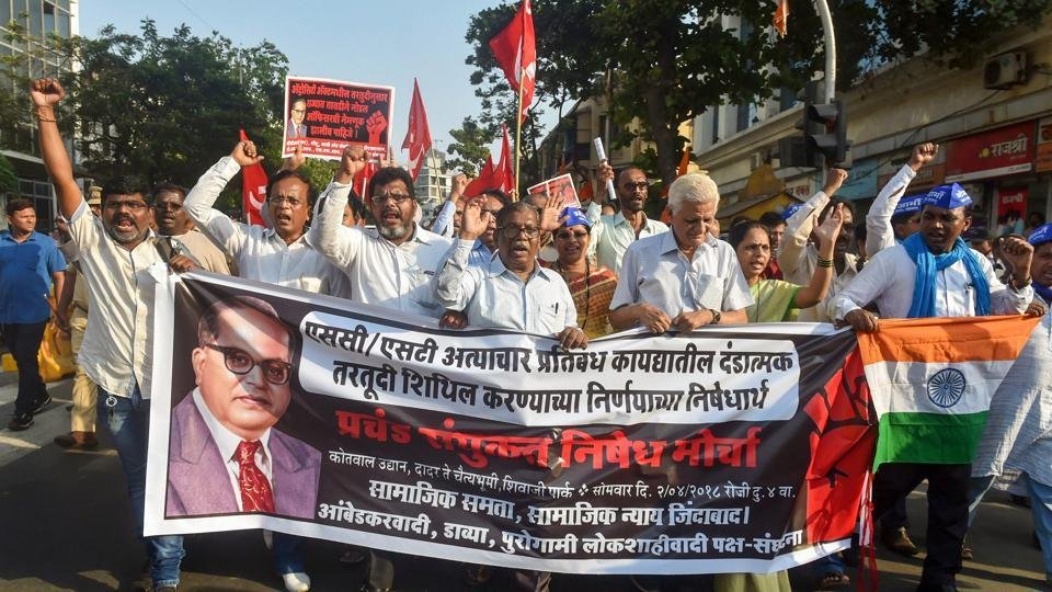 अनुसूचित जाति-जनजाति अधिनियम की बाबत बीस मार्च को आए सर्वोच्च न्यायालय के फैसले को लेकर दलितों का आक्रोश समझा जा सकता है। लेकिन विरोध का अर्थ हिंसा और उपद्रव नहीं होता। (Photo-PTI)