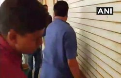 भारत बंद: जबरन दुकानें बंद कराते पकड़ाए बीजेपी विधायक, बोले- न करता तो पार्टी पकड़ खो देती