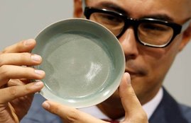 Bowl, Bowl in china, A Bowl of China, 3.04 Million Dollar, Auction for 3.04 Crore Dollar, Hong Kong, Hong Kong auction, auction, auction in china, China Dynasty, China Dynasty bowl, international news