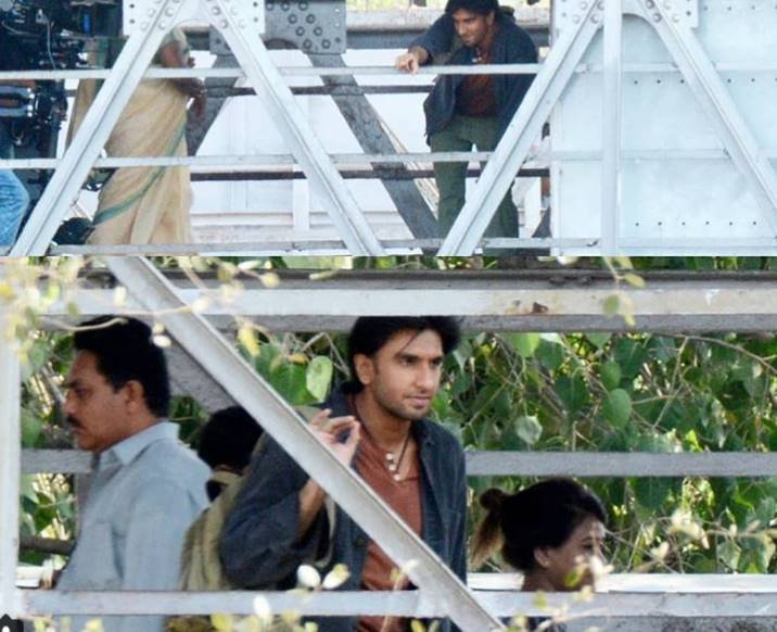 'गली बॉय' में रणवीर का लुक कुछ ऐसा है।