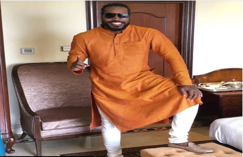 तूफानी बल्लेबाज क्रिस गेल का नया लुक लोगों को काफी पसंद आ रहा है।