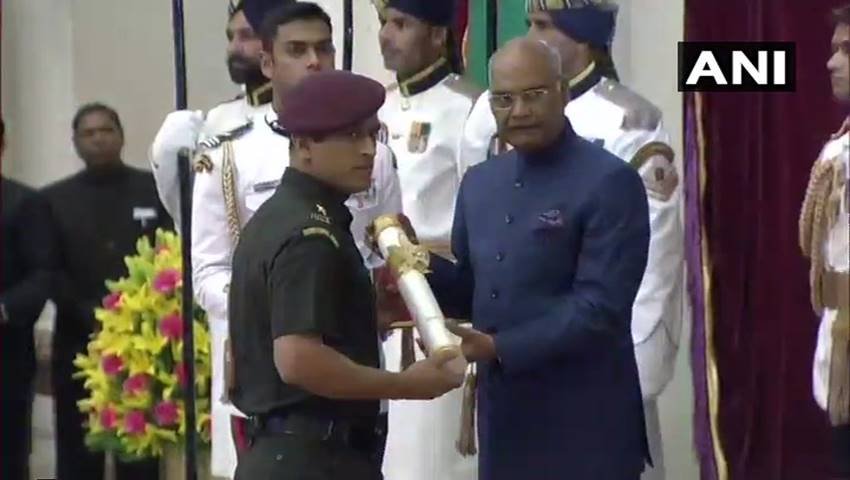 Mahendra Singh Dhoni, Batsman, Former Captain, India, Padma Bhushan, Award, Felitication, Ramnath Kovind, President of India, Rahtrapati Bhawan, New Delhi, Event Same Day, ICC World Cup 2011, World Champion 2011, Winner, India, Srilanka, Final, ICC World Cup Final, Wankhede Stadium, Mumbai, Maharashtra, Cricket News, Sports News, Pankaj Advani, Pankaj Advani padma award, Billiards player pankaj advani, Billiards player