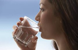 water, drinking water, water during summers, disadvantages of drinking too much water, dehydration, over hydration, health tips in hindi, health news in hindi, beauty tips in hindi, healthy life tips in hindi, health, lifestyle news in hindi, healthy lifestyle, healthy lifestyle tips in hindi, jansatta