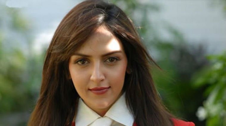 bollywood actress harrsaed from crowd, bollywood actress harrsaed by fans, Sushmita Sen,Deepika Padukone,Sonam Kapoor,Katrina Kaif,Kareena Kapoor Khan,Sonakshi Sinha, sonakshi sinha, gul panag, gauahar khan, kalki kochlin, deepika