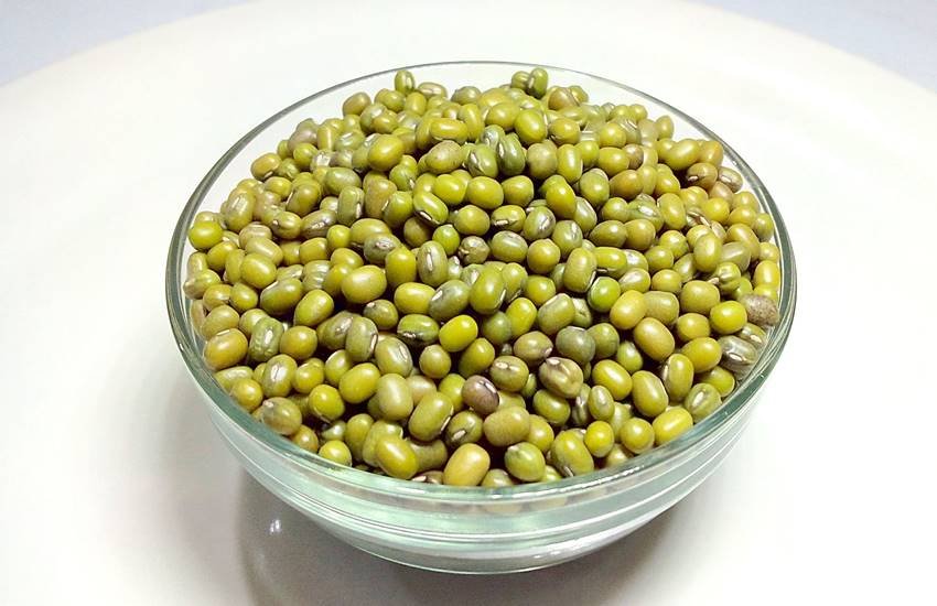 हरे चने में ढेर सारे पौष्टिक तत्व मौजूद होते हैं, जो शरीर को एनर्जी देने के साथ-साथ कई गंभीर रोगों से बचाता है।(फोटो सोर्स- यूट्यूब)