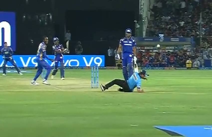 मैच के दौरान शॉट खेलते हुए हार्दिक पंड्या। (फोटो सोर्स- स्क्रीनशॉट)