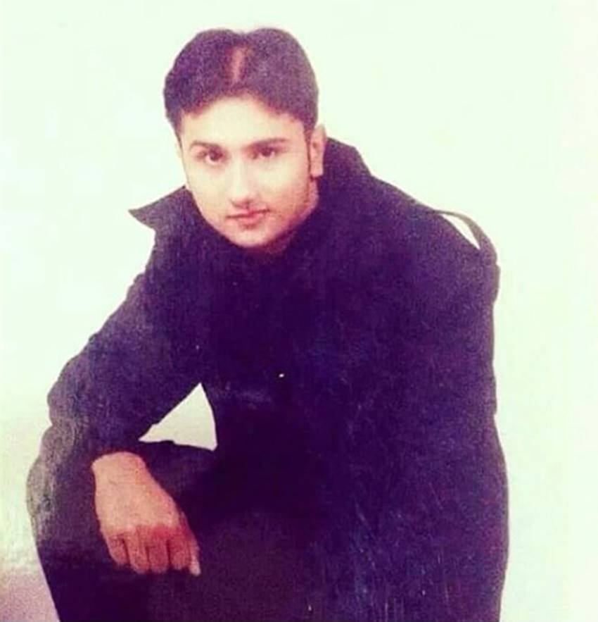 Yo Yo Honey Singh, Yo Yo Honey Singh pics, Yo Yo Honey Singh photos, Yo Yo Honey Singh pictures, Yo Yo Honey Singh songs, Playing Tabla, Playing Tabla by honey singh, Honey Singh and tabla, Honey Singh pics, Honey Singh photos, Honey Singh new pics, Honey Singh new photos, Honey Singh new songs, Honey Singh music, Honey Singh new music, Honey Singh films, photo gallery