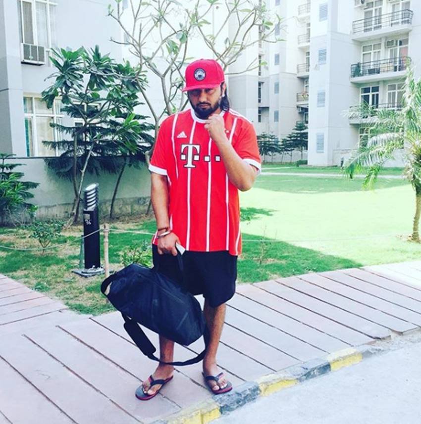 Yo Yo Honey Singh, Yo Yo Honey Singh pics, Yo Yo Honey Singh photos, Yo Yo Honey Singh pictures, Yo Yo Honey Singh songs, Playing Tabla, Playing Tabla by honey singh, Honey Singh and tabla, Honey Singh pics, Honey Singh photos, Honey Singh new pics, Honey Singh new photos, Honey Singh new songs, Honey Singh music, Honey Singh new music, Honey Singh films, photo gallery