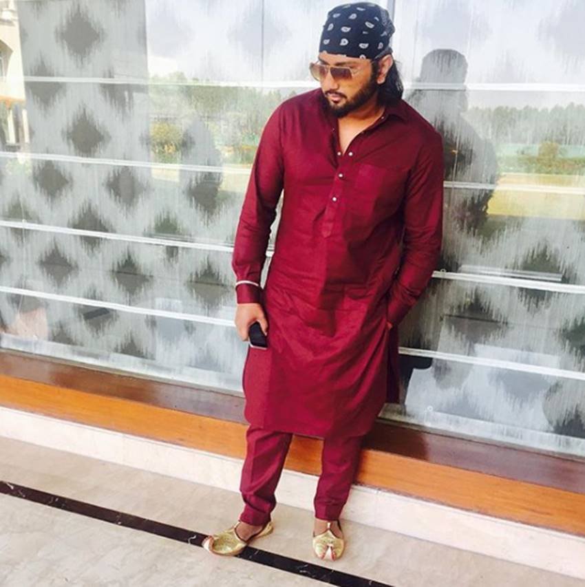 Yo Yo Honey Singh, Yo Yo Honey Singh pics, Yo Yo Honey Singh photos, Yo Yo Honey Singh pictures, Yo Yo Honey Singh songs, Playing Tabla, Playing Tabla by honey singh, Honey Singh and tabla, Honey Singh pics, Honey Singh photos, Honey Singh new pics, Honey Singh new photos, Honey Singh new songs, Honey Singh music, Honey Singh new music, Honey Singh films, photo gallery
