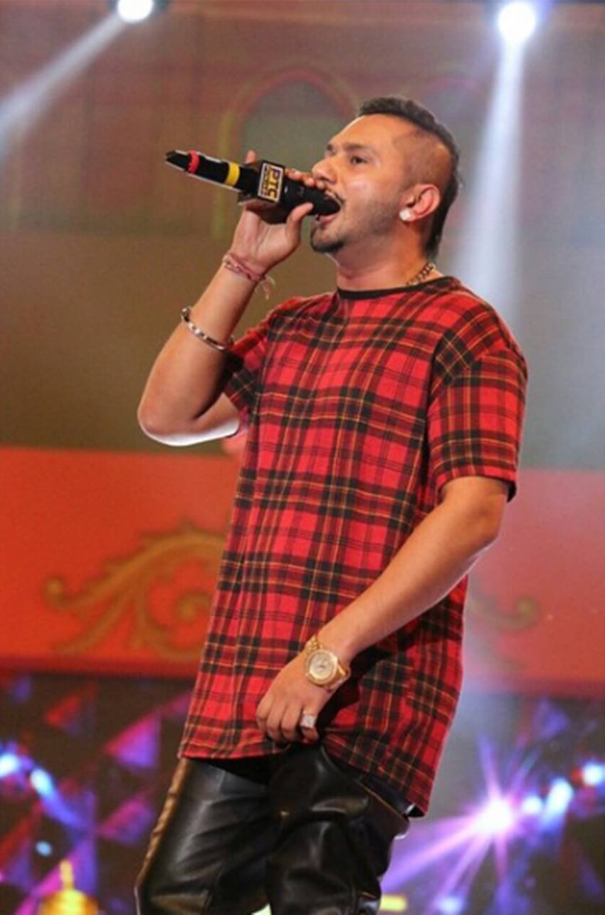 Yo Yo Honey Singh, Yo Yo Honey Singh pics, Yo Yo Honey Singh photos, Yo Yo Honey Singh pictures, Yo Yo Honey Singh songs, Playing Tabla, Playing Tabla by honey singh, Honey Singh and tabla, Honey Singh pics, Honey Singh photos, Honey Singh new pics, Honey Singh new photos, Honey Singh new songs, Honey Singh music, Honey Singh new music, Honey Singh films, photo gallery