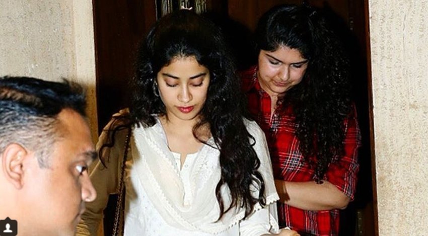 Jhanvi Kapoor, shree devi daughter, Jhanvi Kapoor latest photos, Jhanvi kapoor photos, Jhanvi Kapoor glamourus photos, jhanvi kapoor dhadak, jhanvi kapoor movie, jhanvi kapoor film, Jhanvi Kapoor fashion, Jhanvi Kapoor ethnic outfits, Jhanvi Kapoor western dresses, jansatt