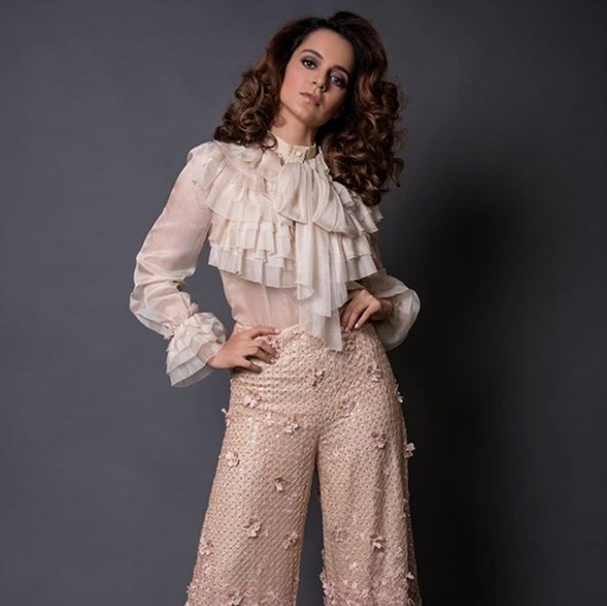 Kangana Ranaut, Kangana Ranaut look,Kangana Ranaut movie, Kangana Ranaut photoshoot, Kangana Ranaut Bold Scenes, Kangana Ranaut Bold Pictures, Kangana Ranaut Movies, Kangana Ranaut Emraan Hashmi