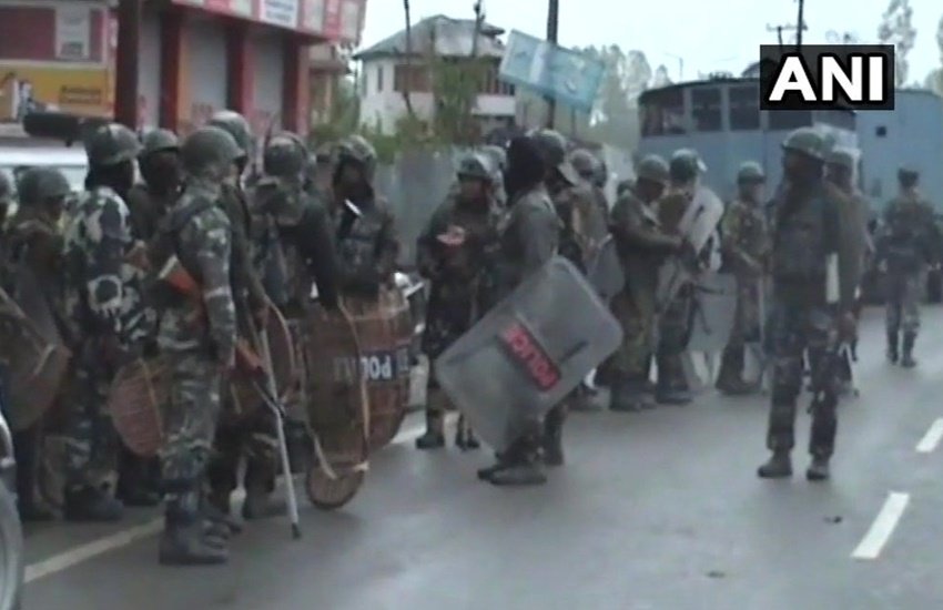 सीआरपीएफ की 6 अतिरिक्त टुकड़ियों को मुठभेड़ की जगह पर भेजा गया है।