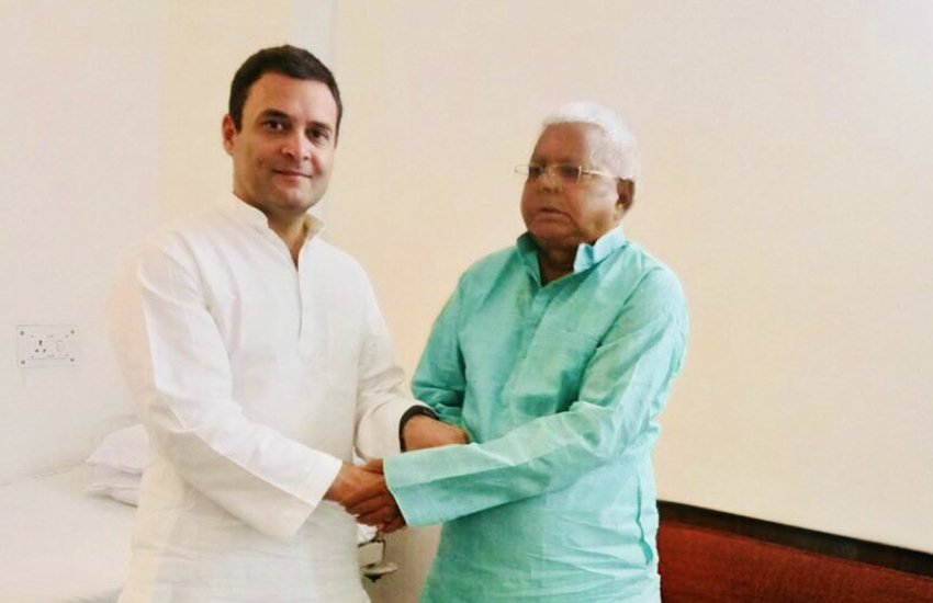 आज ही सुबह कांग्रेस अध्यक्ष राहुल गांधी ने एम्स जाकर लालू यादव से मुलाकात की थी। 