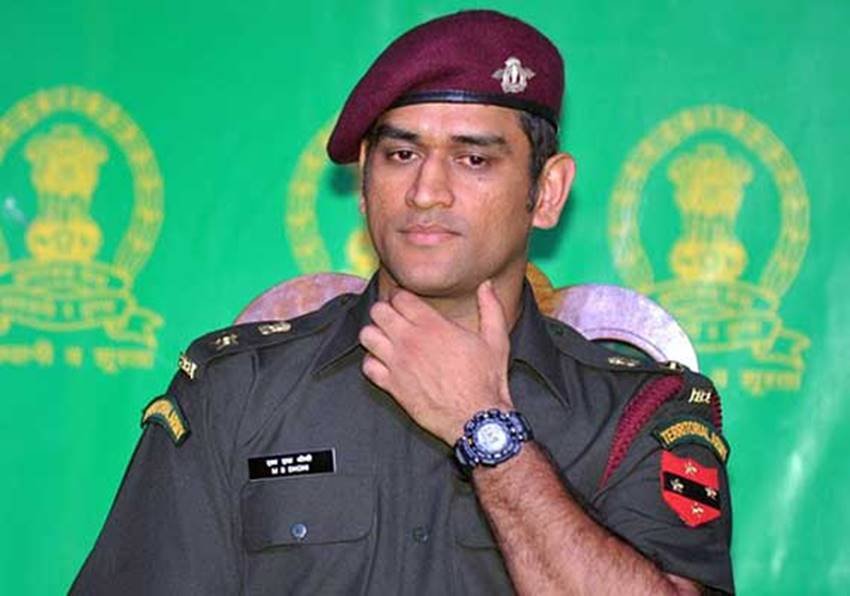 Mahendra Singh Dhoni, Batsman, Former Captain, India, Padma Bhushan, Award, Felitication, Ramnath Kovind, President of India, Rahtrapati Bhawan, New Delhi, Event Same Day, ICC World Cup 2011, World Champion 2011, Winner, India, Srilanka, Final, ICC World Cup Final, Wankhede Stadium, Mumbai, Maharashtra, Cricket News, Sports News, Pankaj Advani, Pankaj Advani padma award, Billiards player pankaj advani, Billiards player