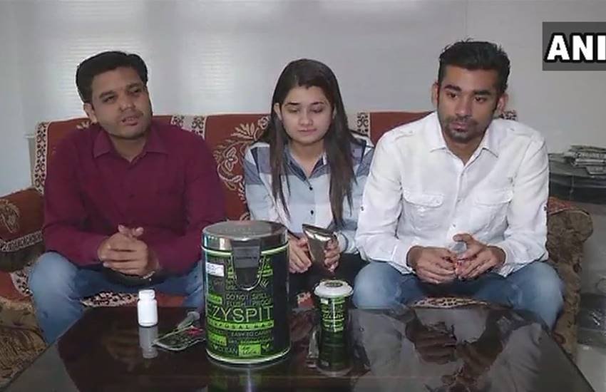 इन युवाओं ने बनाया यह खास प्रोडक्ट। (फोटो सोर्स- एएनआई)