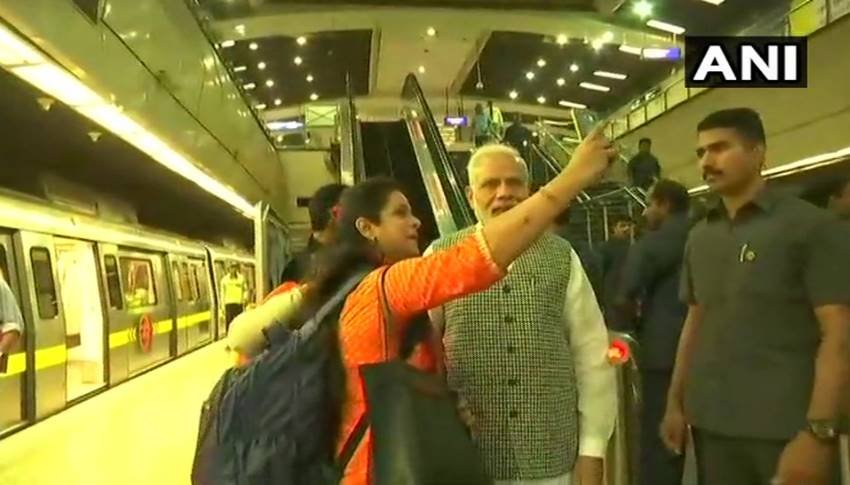 Narendra Modi, Narendra Modi in metro, Narendra Modi in delhi metro, Narendra Modi metro pics, Narendra Modi metro photos, Narendra Modi metro picutres, selfie with modi, selfie with modi in metro, selfie with modi in delhi, selfie with modi in delhi metro, Prime Minister Narendra Modi, Prime Minister Narendra Modi in metro, photo gallery
