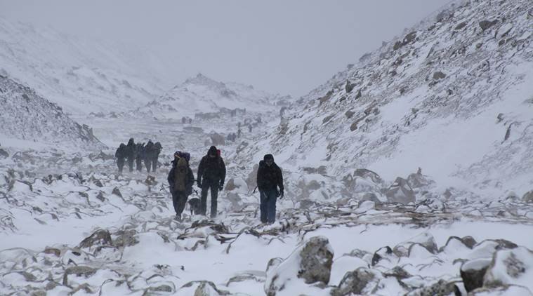 माउंट एवरेस्ट के लिए रवाना हुईं 5 महिला पत्रकार