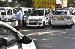 सरकार का बड़ा फैसला- टैक्सी चलाने के लिए अलग ड्राइविंग लाइसेंस जरूरी नहीं