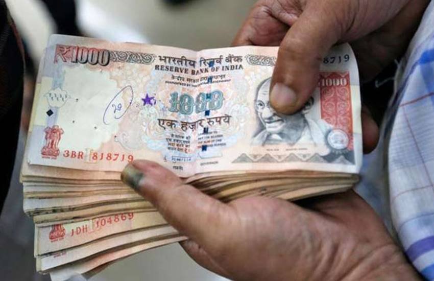 Vivek Kumar, Vivek Kumar raid, Vigilance Team, Vigilance Team in bihar, Vigilance Team at vivek kumar, Old Notes, Old Notes in raid, Old Notes recover, Muzaffarpur SSP, Muzaffarpur SSP raid, state news