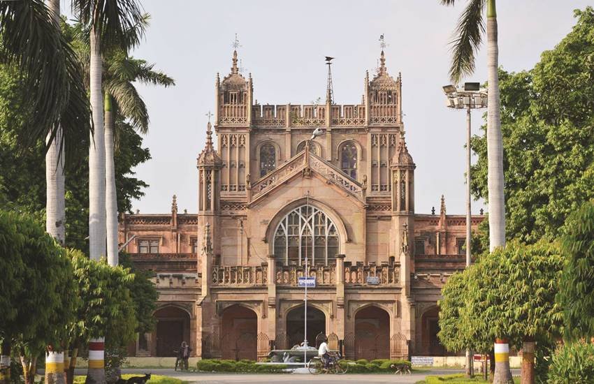 संविधान के अनुच्छेद 251 में लिखा है कि ‘राष्ट्रभाषा हिंदी की शब्दावली मुख्य रूप से संस्कृत से ली जाएगी। संविधान के अनुच्छेद 251 में लिखा है कि ‘राष्ट्रभाषा हिंदी की शब्दावली मुख्य रूप से संस्कृत से ली जाएगी।