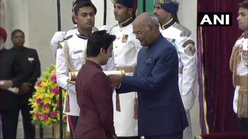 Mahendra Singh Dhoni, Batsman, Former Captain, India, Padma Bhushan, Award, Felitication, Ramnath Kovind, President of India, Rahtrapati Bhawan, New Delhi, Event Same Day, ICC World Cup 2011, World Champion 2011, Winner, India, Srilanka, Final, ICC World Cup Final, Wankhede Stadium, Mumbai, Maharashtra, Cricket News, Sports News, Pankaj Advani, Pankaj Advani padma award, Billiards player pankaj advani, Billiards player