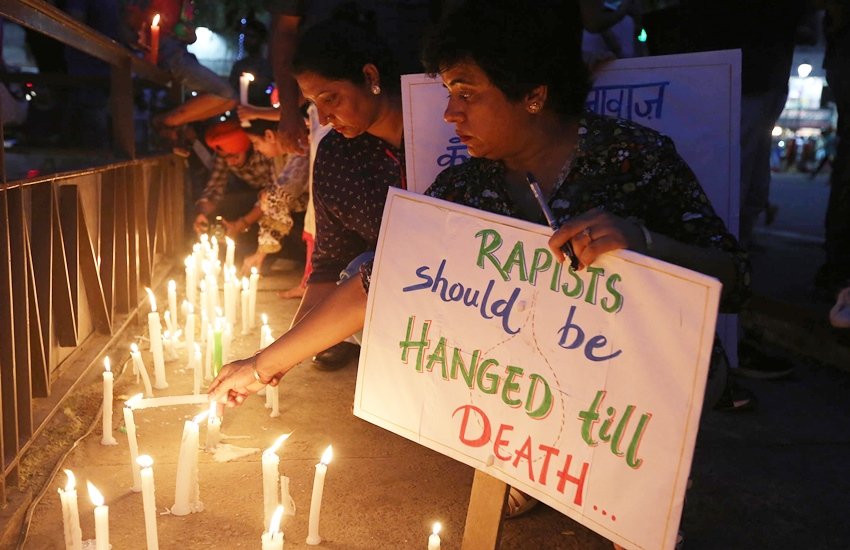 महिला के आरोप के बाद सीआरपीएफ ने तीन जवानों को सस्पेंड किया (प्रतीकात्मक तस्वीर/एक्सप्रेस आर्काइव फोटो)