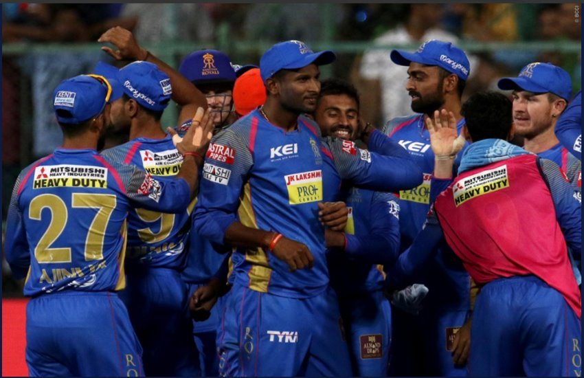 RCB vs RR: विराट कोहली ने कप्तानी पारी खेलते हुए 30 गेंदों में 7 चौकों और 2 छक्कों की मदद से 57 रन बनाए।