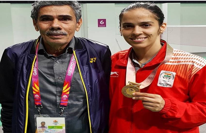 पिता के साथ सायना 