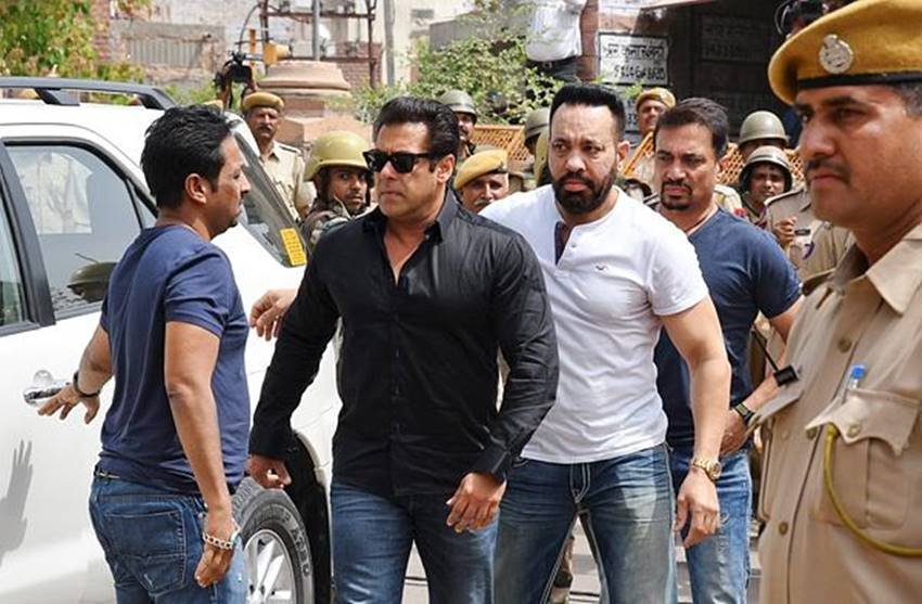 Salman Khan, Salman Khan in court, Salman Khan court, Salman Khan court pics, Salman Khan court photos, Salman Khan at jodhpur, Jodhpur Court, Jodhpur Court and salman, Jodhpur Court pics, Jodhpur Court photos, Shera, Shera pics, Shera photos, bodyguard, bodyguard of salman, salman bodyguard, bodyguard of salman khan, Black Shirt, Black Shirt of salman, salman in Black Shirt, photo gallery