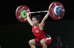 CWG 2018: संजीता चानू ने वेटलिफ्टिंग में भारत को दिलाया एक और गोल्ड