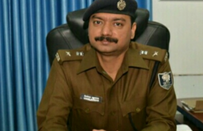 निलंबित एसएसपी विवेक कुमार। (Photo Source- Facebook/Mumbai News World)