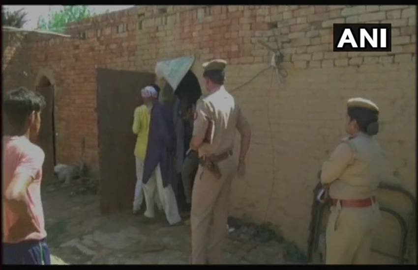 मुजफ्फरपुर के रायपुर अटेरना गांव में आरोपियों पर कार्रवाई न होने पर महिला ने की आत्महत्या(फोटो-एएनआई) मुजफ्फरपुर के रायपुर अटेरना गांव में आरोपियों पर कार्रवाई न होने पर महिला ने की आत्महत्या(फोटो-एएनआई)