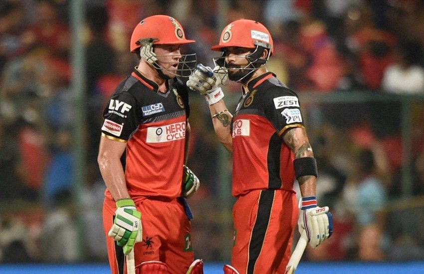 Virat Kohli, AB de Villiers jovial mood during a training session, AB de Villiers, jovial mood, Virat Kohli and AB de Villiers video, ipl, ipl 2018, ipl 2018 time table, mi team 2018 players list, csk team 2018 players list, mi team 2018 squad, mi vs csk, ipl 2018 schedule, ipl 2018 team, ipl team 2018, ipl team 2018 players list, ipl scehdule 2018, ipl time table 2018, ipl team players list 2018