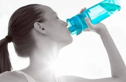 गर्मियों में सादा नहीं इन चीजों को मिलाकर पीजिए पानी, अंदर से रहेंगे ‘कूल’