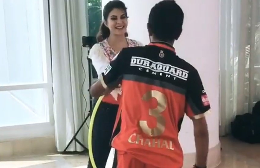 जैकलीन फर्नांडिस के साथ शूट करते हुए युजवेंद्र चहल। जैकलीन फर्नांडिस के साथ शूट करते हुए युजवेंद्र चहल।