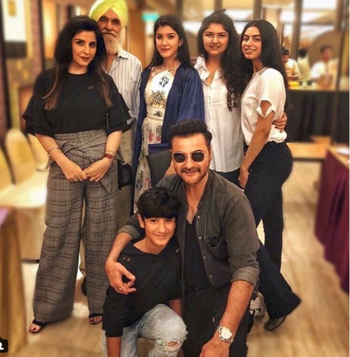 Sanjay Kapoor, Maheep Kapoor, anil kapoor, sonam kapoor cousin shanaya, sanjay beautiful daughter Shanaya, shanaya in her graduation ceremon, shanaya graduate from high school, see Kapoor family is celebrating, entertainment news, bollywood news, television news,entertainment news, bollywood news, television news,entertainment news, bollywood news, television news,entertainment news, bollywood news, television news
