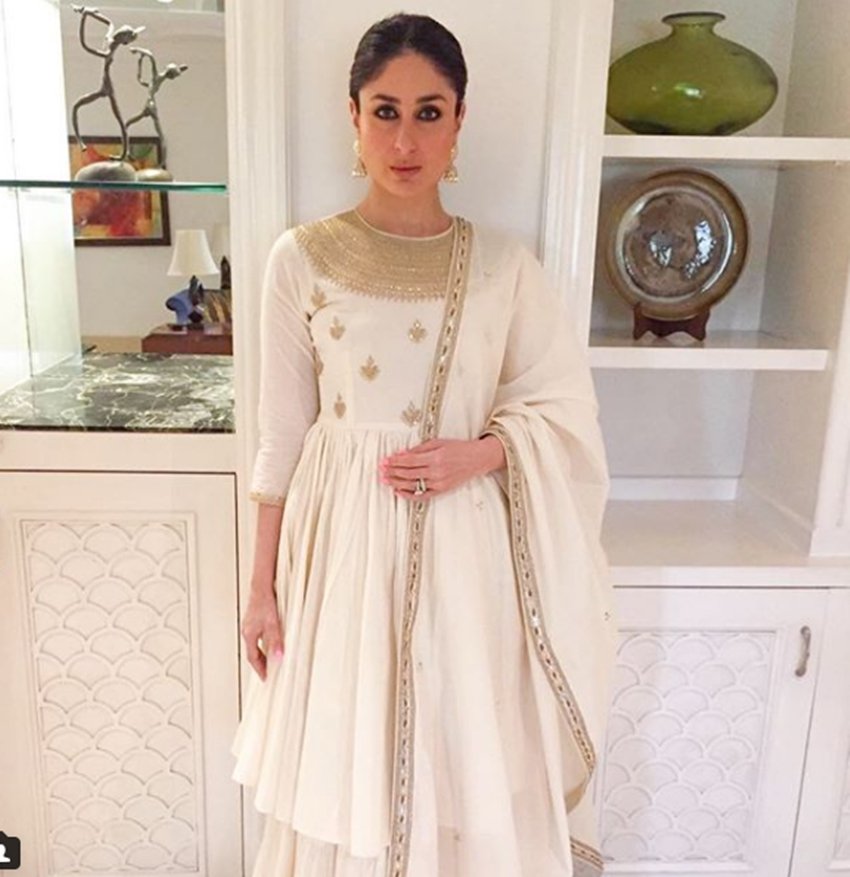 kareena kapoor, kareena kapoor khan, kareena kapoor in an event, kareena kapoor in Delhi, kareena kapoor reached with awesome off white sharara, kareena in nawabi style, see kareena kapoors pictures, entertainment news, bollywood news, television news, entertainment news, bollywood news, television news