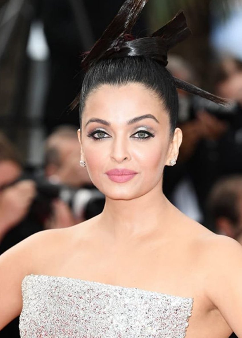 cannes 2018, aishwarya rai bachchan, aishwarya rai reached in red carpet in cannes, red carpet of cannes 2018, aishwarya rai daughter aradhya bachchan wore beautiful dress, aradhya white pretty fairy dress, see pictures of aishwarya rai bachchan, television news,entertainment news, bollywood news, television newse, ntertainment news, bollywood news, television news