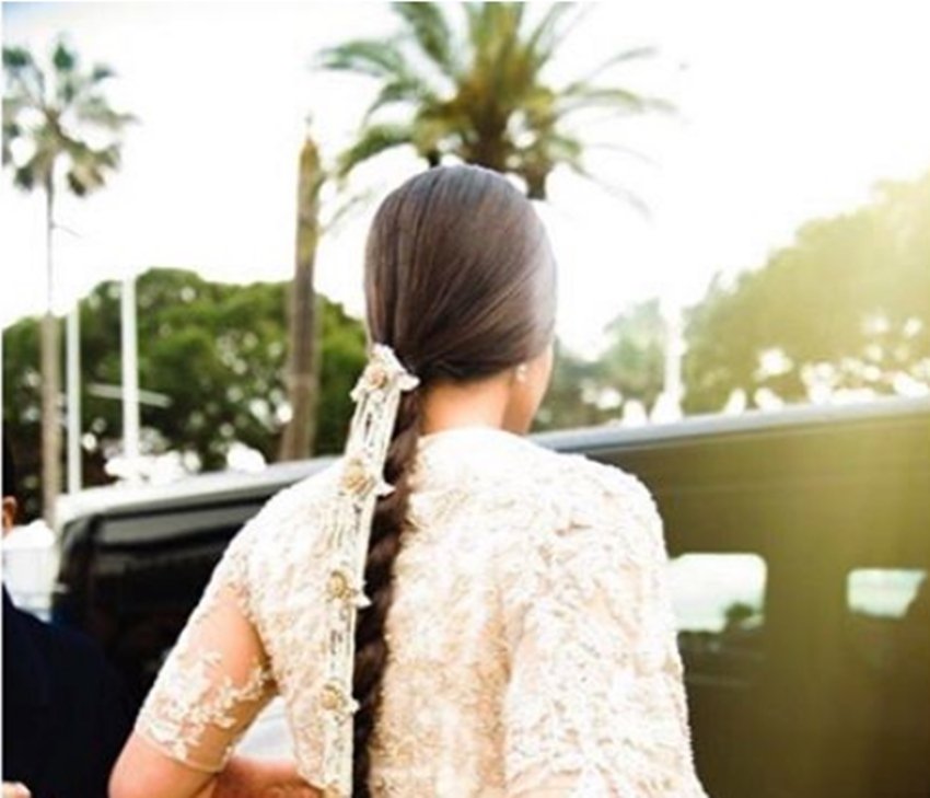 cannes 2018: sonam kapoor, sonam kapoor reaches at red carpet of cannes, sonam in cannes 2018, sonam looks bride with mehandi at cannes, sonam with mehandi on her hands, sonam wore cream eligent lehanga, see pictures of sonam kapoor in cannes film festival, sonam kapoor at cannes film festival, entertainment news, bollywood news, television news