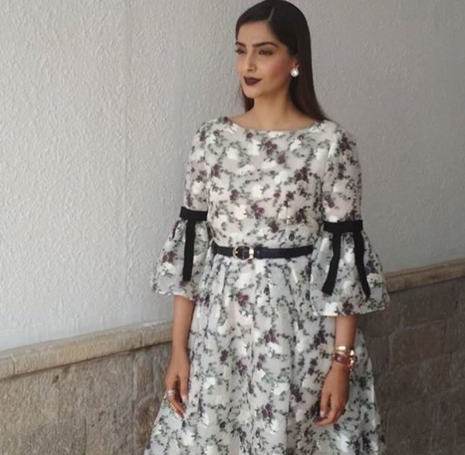Sonam kapoor, sonam on veere di wedding promotion, sonam kapoor reached with semi retro look, here is pictures of mrs sonam kapoor ahuja, bollywood news, television news, entertainment news. bollywood news, television news, entertainment news. bollywood news, television news